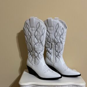 🤠White Western Embroidered Quilted Women's Cowboy Boots👢